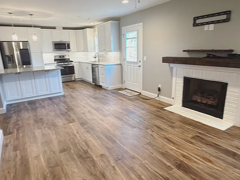 422 Golf View Dr — Photo 2