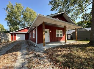 207 E College St, Bainbridge, IN 46105