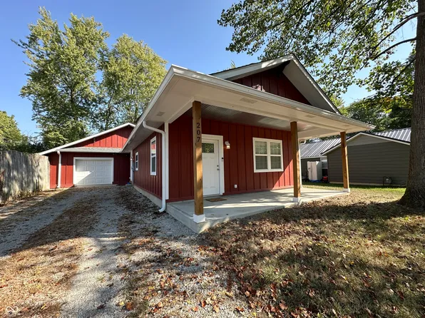 207 E College St, Bainbridge, IN 46105