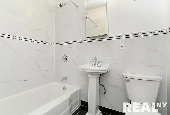 Rented by REAL New York | media 5