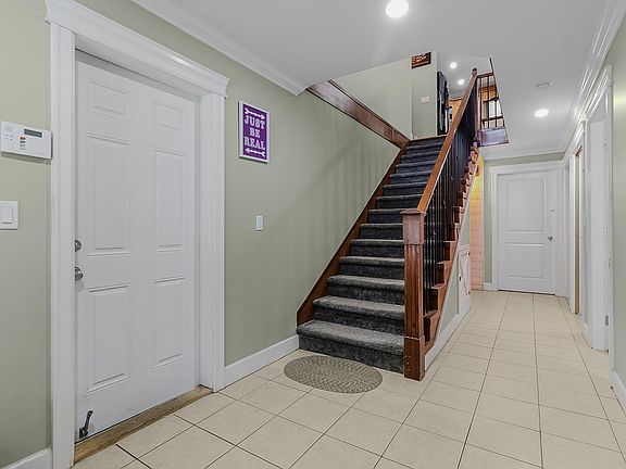 5th image of 46225 Kermode Cres