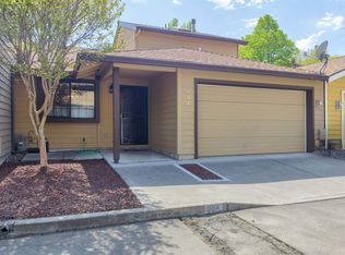 654 Golden Ln, Medford, OR 97504