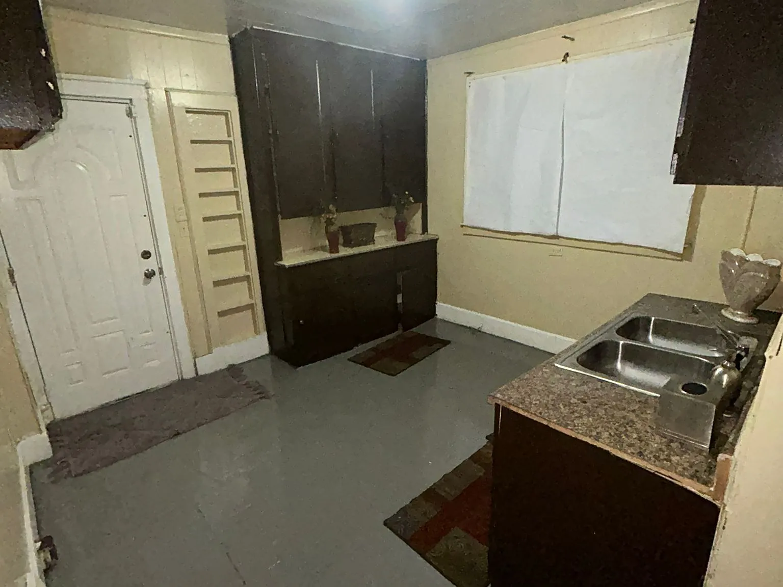 3 bed, 1200 sqft, $1,300 — Photo 3