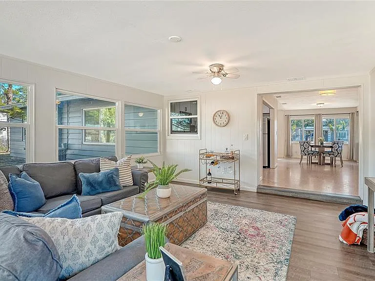 209 Briggs Ct — Photo 15