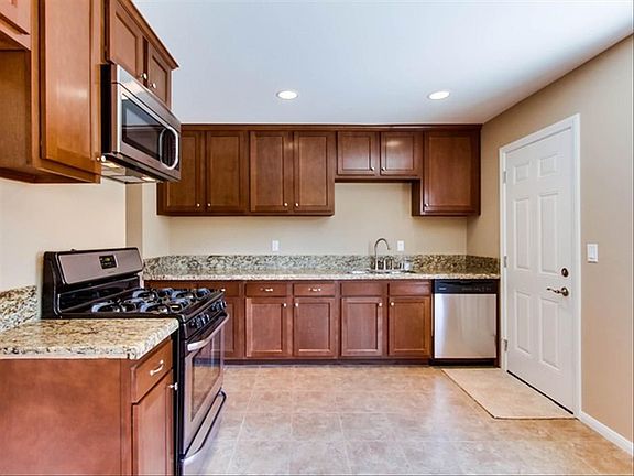 4th image of 443 Ringwood Dr