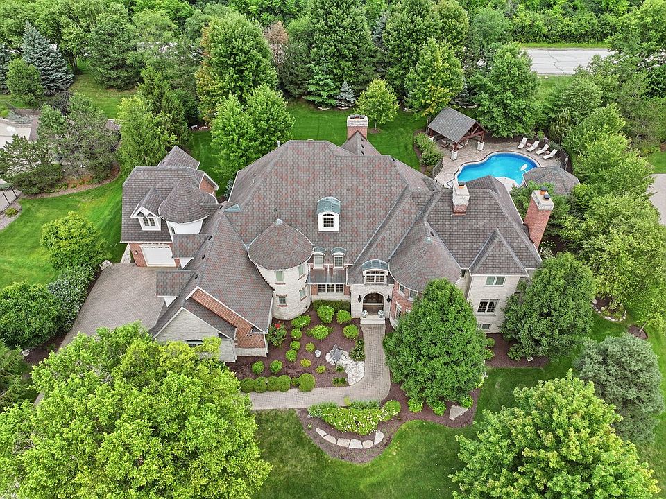 1st image of 105 Forest Edge Dr