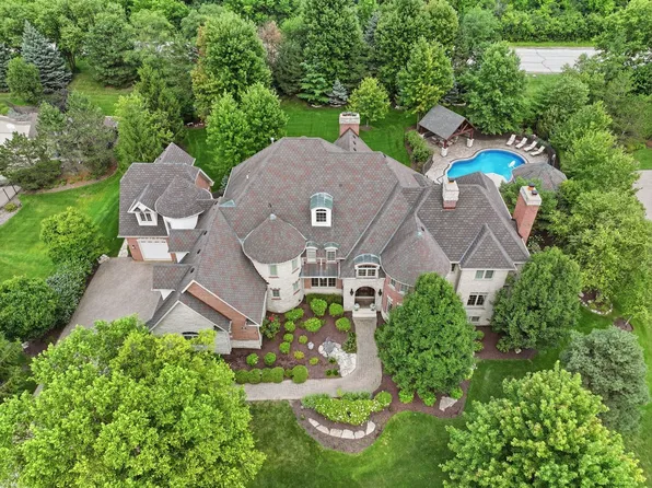 105 Forest Edge Dr, Palos Park, IL 60464