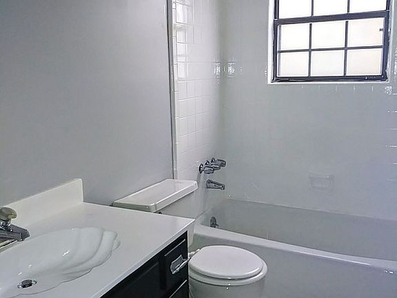 4th image of 7335 Doncaster Ln