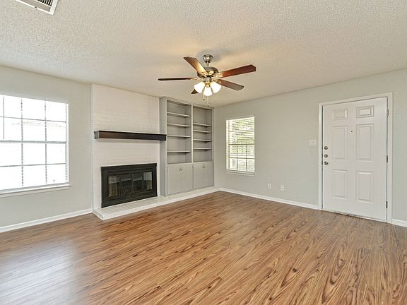 3rd image of 1010 Cushing Dr
