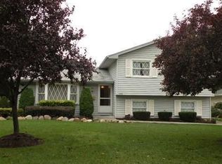 5286 Oak Ridge Dr, Willoughby, OH 44094