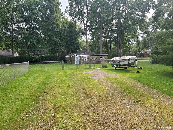 2nd image of 5141 Oakcliff Dr