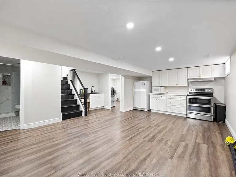 960 Janette Ave — Photo 15
