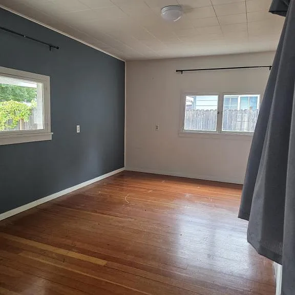 229 SW J St — Photo 12