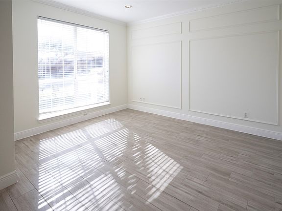 4th image of 413 Ridge Meade Dr