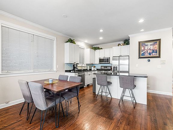 5th image of 3035 N Racine Ave #1