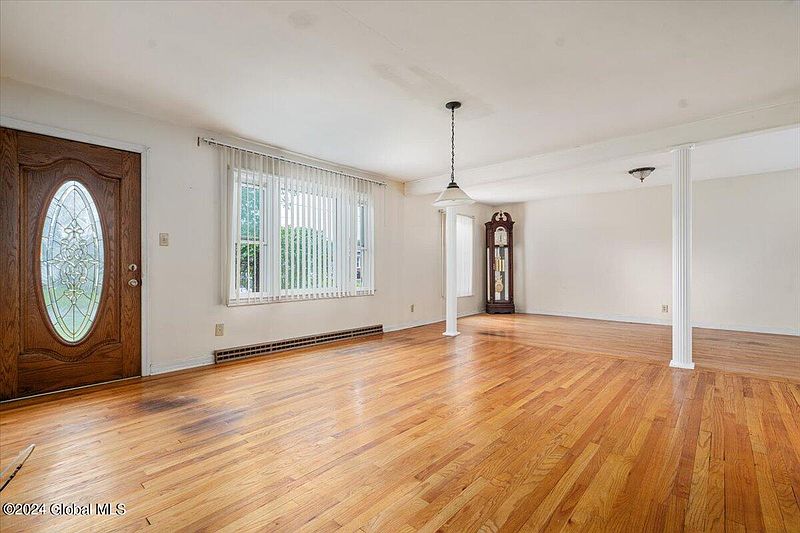 4th image of 2846 Woodbridge Avenue