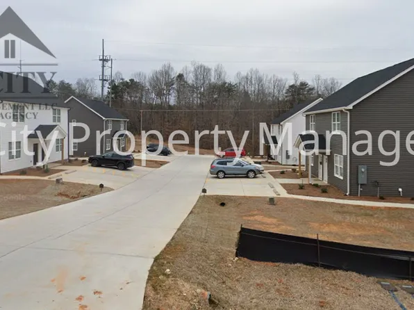 138 Dover Dr #B, Thomasville, NC 27360