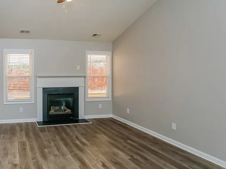 225 Comet Ct — Photo 4