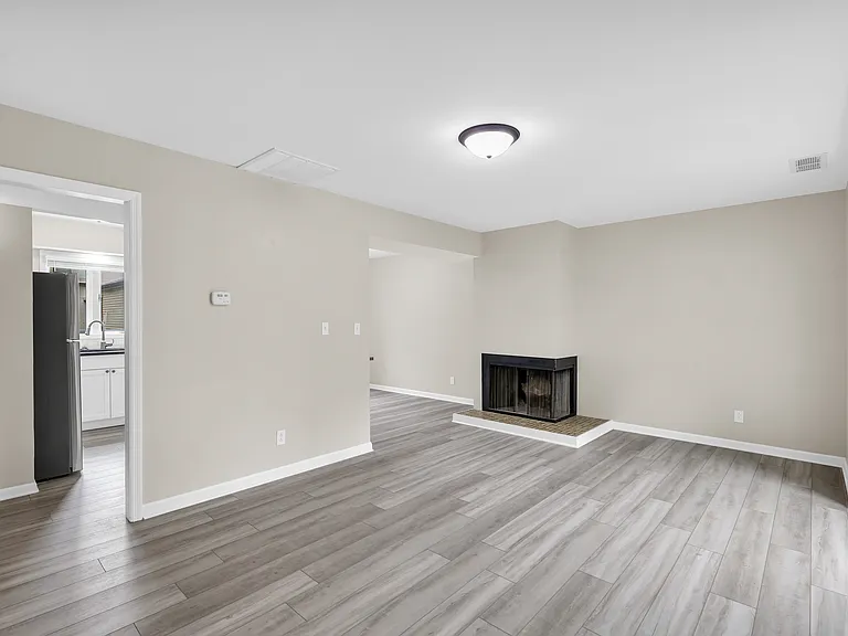 1604B Lyndhurst Dr — Photo 3