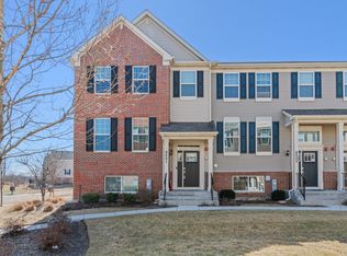 9001 Disbrow St, Huntley, IL 60142
