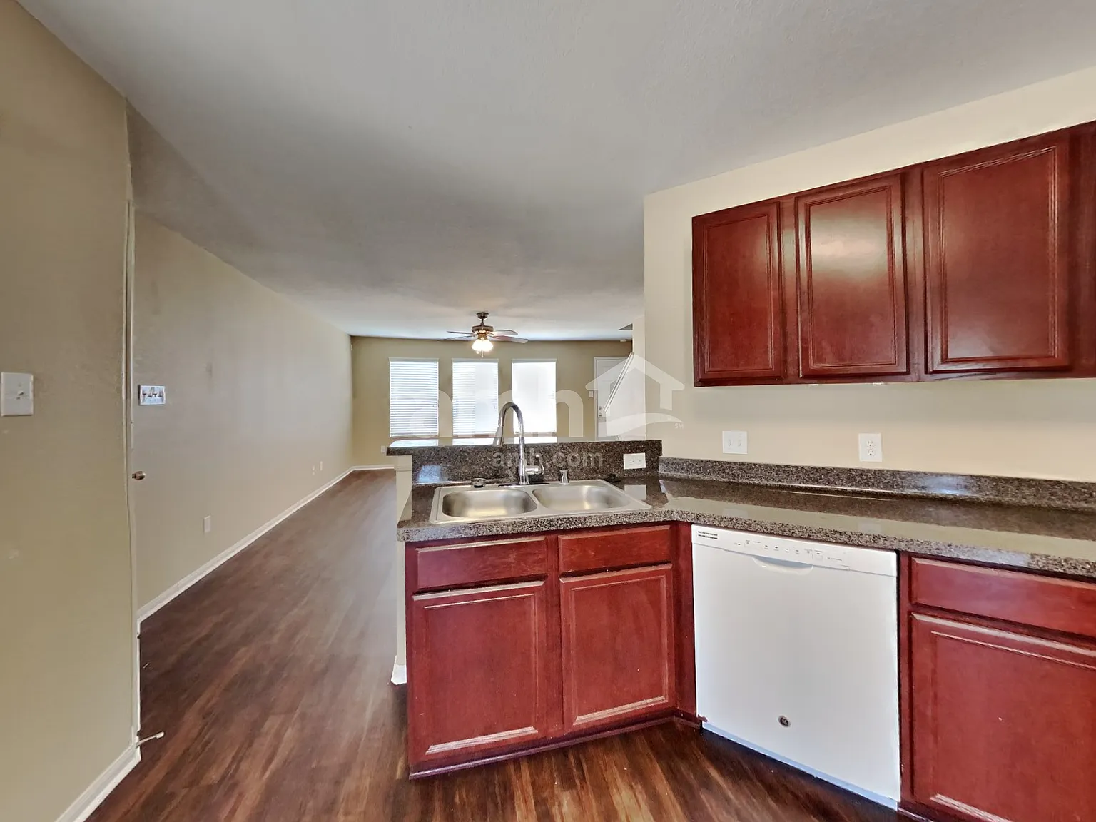 4 bed, 2.5 bath, 2144 sqft, $2,060 — Photo 3