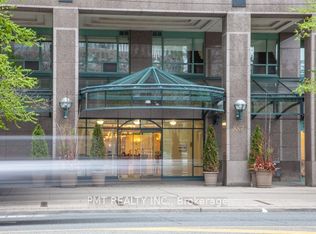 889 Bay St #901, Toronto, ON M5S 3K5