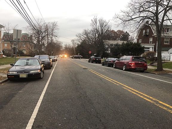 5th image of 619 Clifton Ave