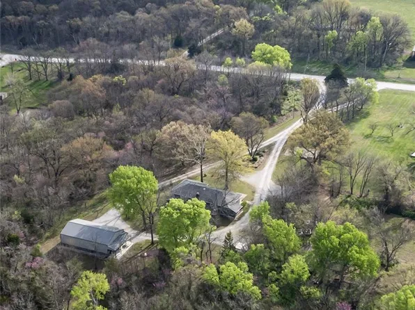 28404 S Bennett Rd, Freeman, MO 64746