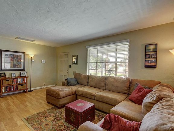 3rd image of 3013 E Mulberry Dr