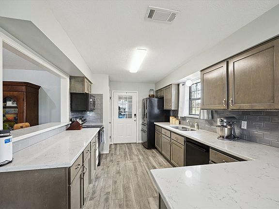 5th image of 313 W Nichols St