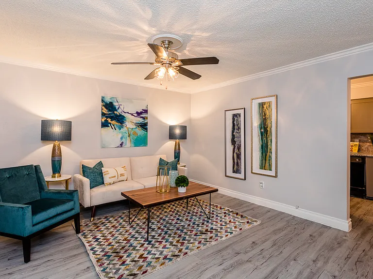Red Pines Apartments — Photo 8