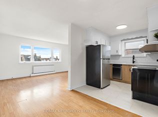 1030 Davenport Rd #2, Toronto, ON M6G 2B9