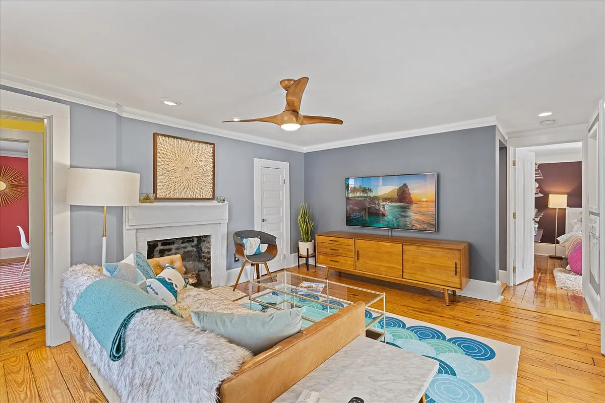 3 bed, 2.5 bath, 1554 sqft, $4,200 — Photo 3