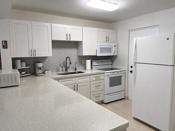 4th image of 2307 S Cypress Bend Dr APT 207A