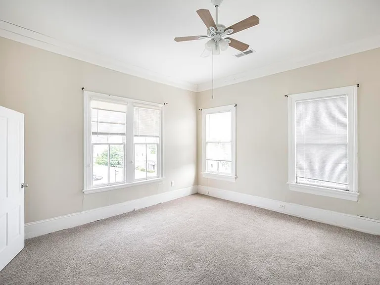 218 Orange St — Photo 2
