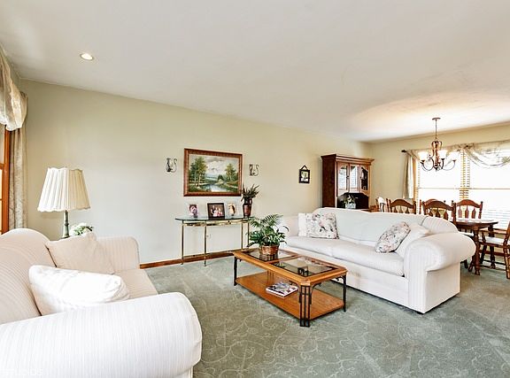 3rd image of 1095 Wilmington Ln