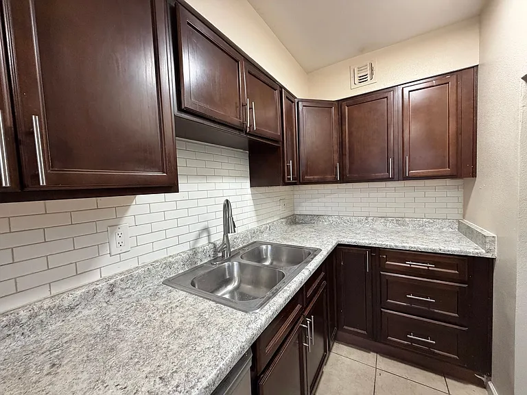 1809 E Broadway Rd — Photo 17