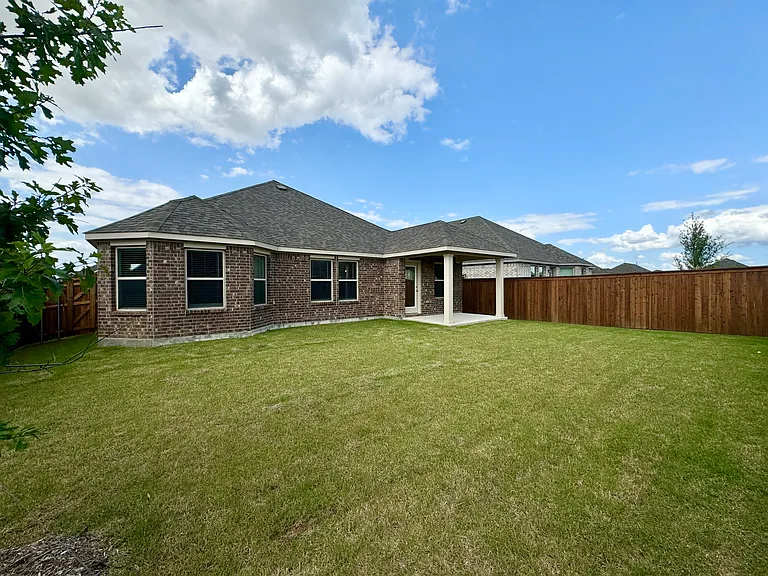 1424 Avalon Ct — Photo 16