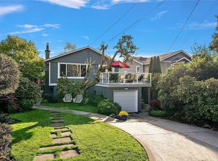 453 Monterey Ave, Oak Bay, BC V8S 4T8