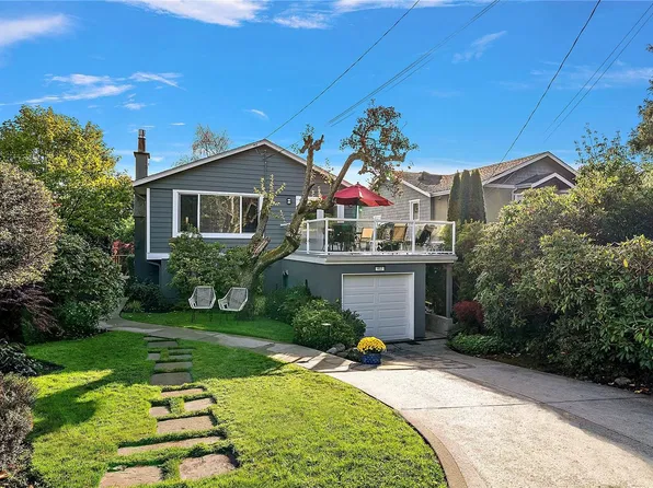 453 Monterey Ave, Oak Bay, BC V8S 4T8