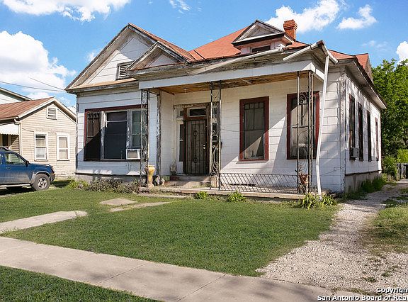 3rd image of 813 Burleson St
