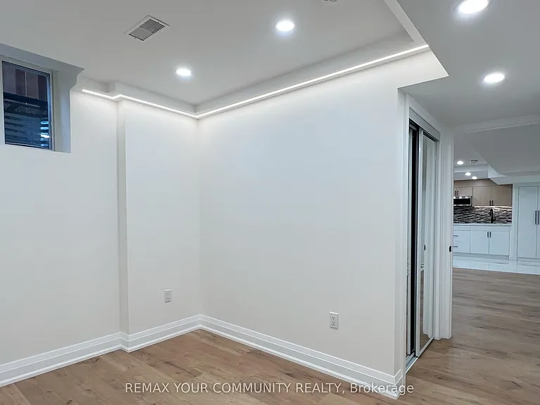 24 Foxhill Dr #LOWER — Photo 10