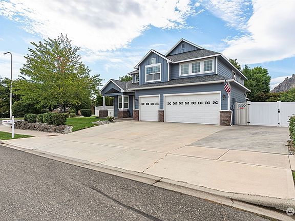 2nd image of 1403 Dogwood Lane
