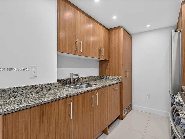 10275 Collins Ave #1521 — Photo 16