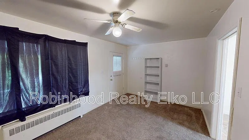 2 bed, 1.0 bath, 571 sqft, $1,300 — Photo 3