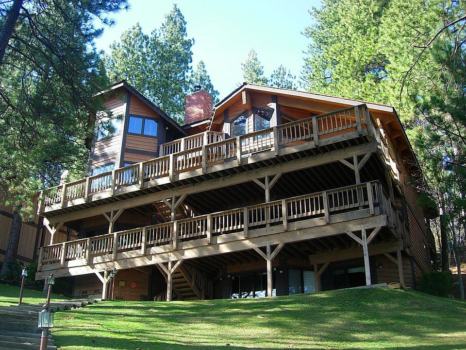 THE ULTIMATE LAKEFRONT HOLIDAY!