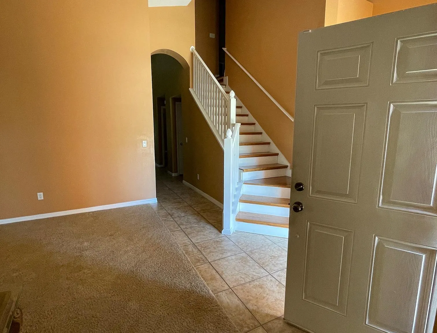 4 bed, 2.5 bath, 2840 sqft, $2,500 — Photo 4
