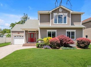 5 Lahey St, New Hyde Park, NY 11040