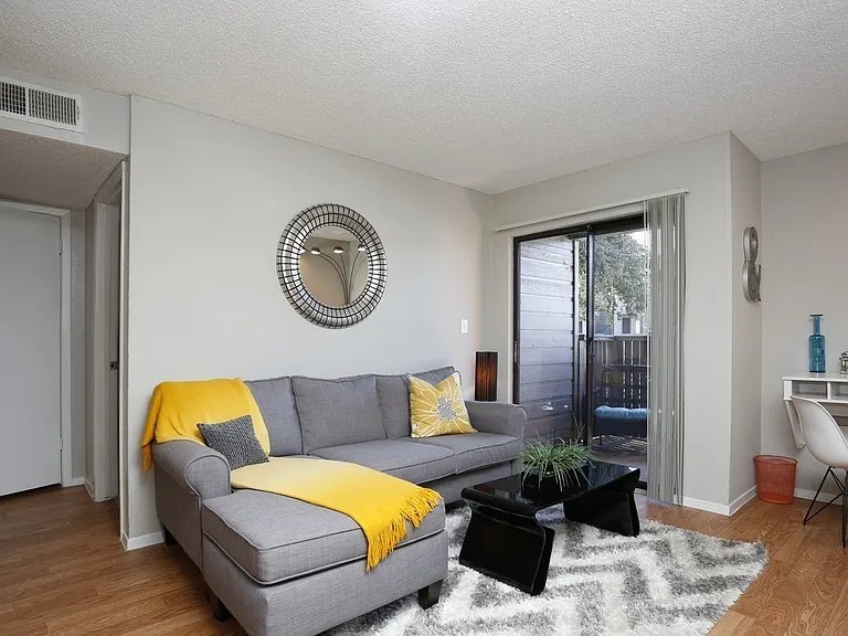 Sandcastle Apartments — Photo 14