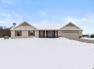 2914 Fawn Cove Ave, Middleville, MI 49333